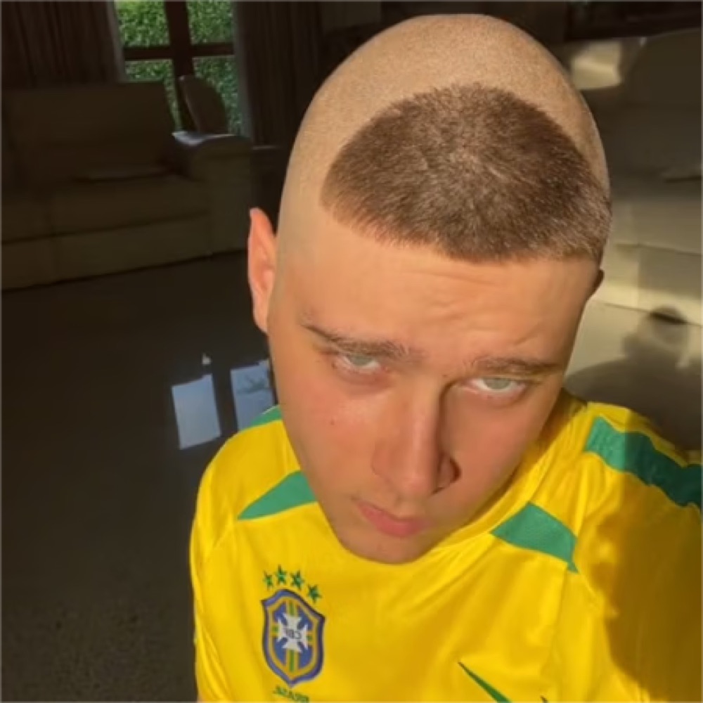 Client with the R9 haircut in a Brazil jersey